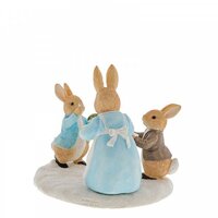 Beatrix Potter Peter Rabbit Miniature Figurine - Mrs Rabbit With Christmas Pudding