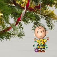 2021 Hallmark Keepsake Ornament - The Peanuts Gang All Tangled Up Charlie Brown