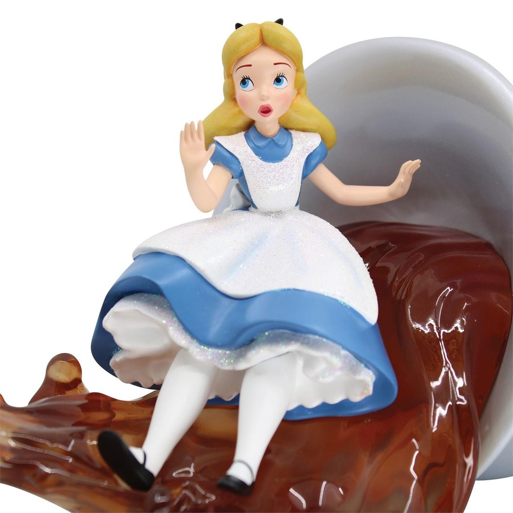 Disney Showcase - Figurine Alice avec tasse de thé D100
