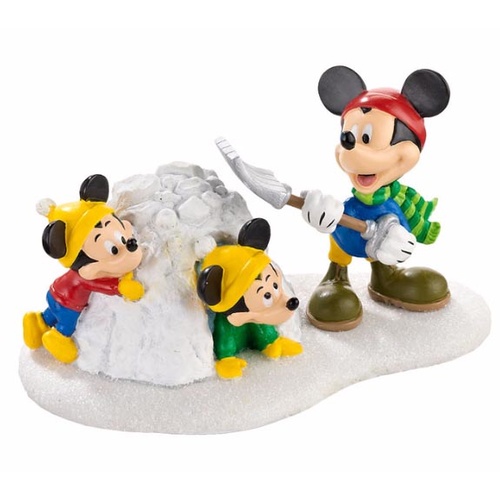 UNBOXED - Disney Village - Snow Fort Fun!