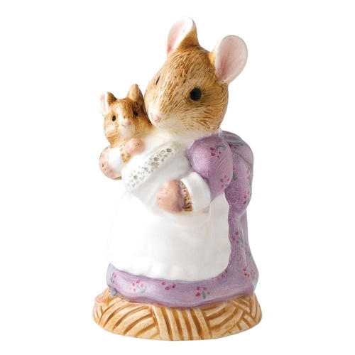 Beatrix Potter Classic Collection - Hunca Munca Holding Baby Figurine